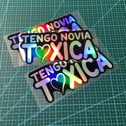 1PC/2PCS TENGO NOVIA TOXICA Motorcycle Stickers Funny Motorbike Fuel Tank Electric Scooter Vinyl Decals DIY Car Window Decors