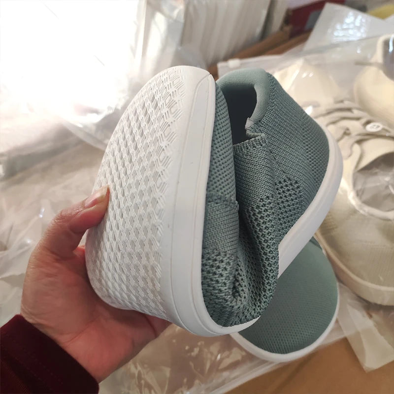 Simple Wide Footed Men's and Women Universal Mesh Breathable Sports Shoes Lightweight Soft Sole Zero Drop Sole Casual Flat Shoes