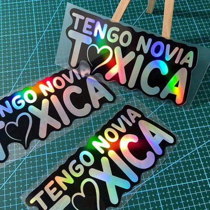 1PC/2PCS TENGO NOVIA TOXICA Motorcycle Stickers Funny Motorbike Fuel Tank Electric Scooter Vinyl Decals DIY Car Window Decors