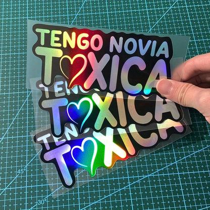 1PC/2PCS TENGO NOVIA TOXICA Motorcycle Stickers Funny Motorbike Fuel Tank Electric Scooter Vinyl Decals DIY Car Window Decors